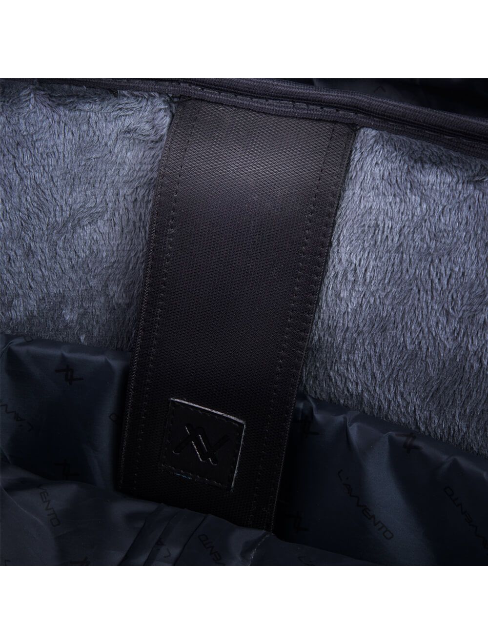 Front compartments and organized storage in L’AVVENTO BG786